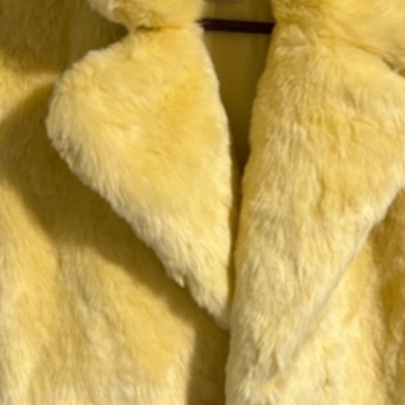Soft yellow plush faux fur jacket - Picture 5 of 5